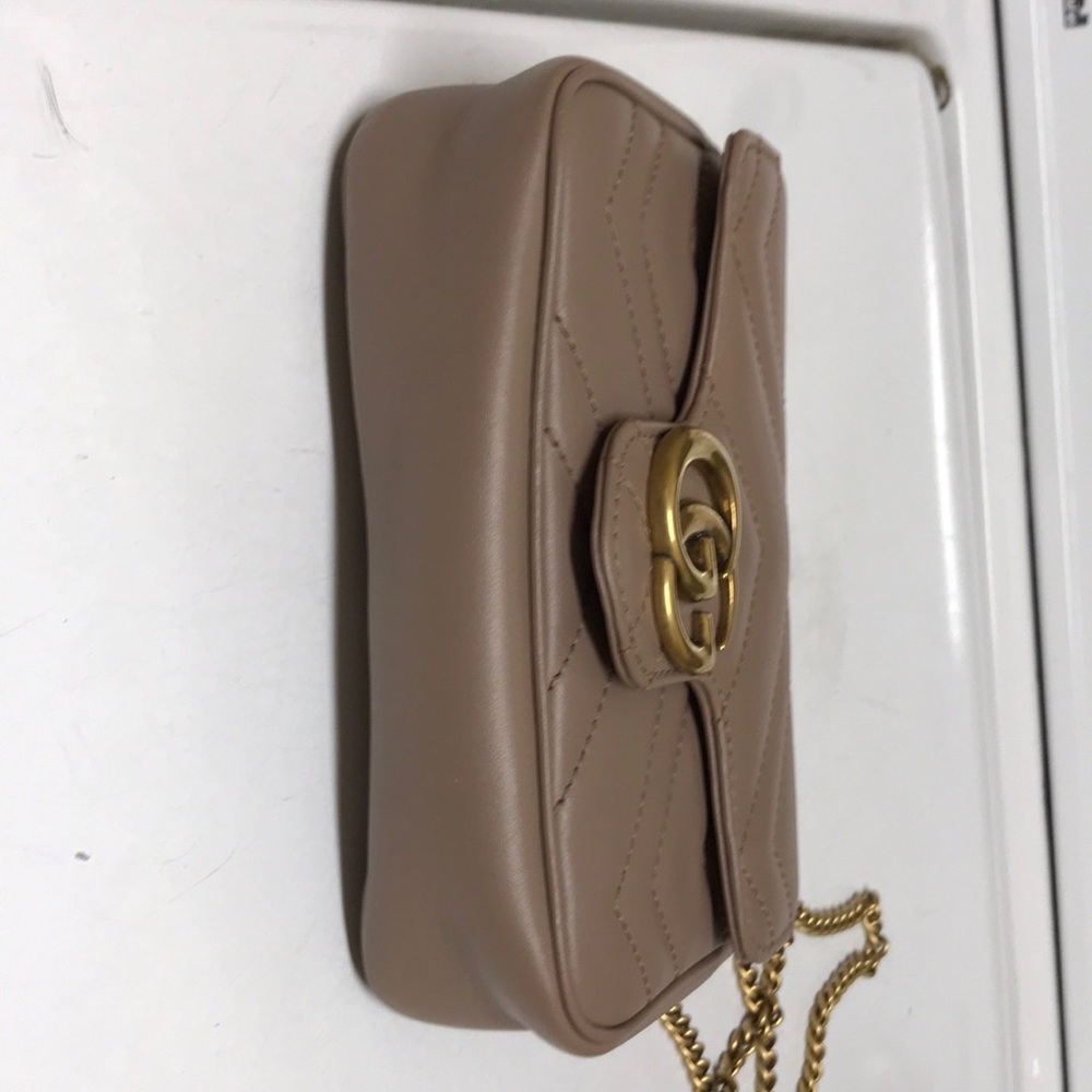 Authentic Gucci Marmont GG Super Mini Matelasse Shoulder Bag - Picture 2 of 5